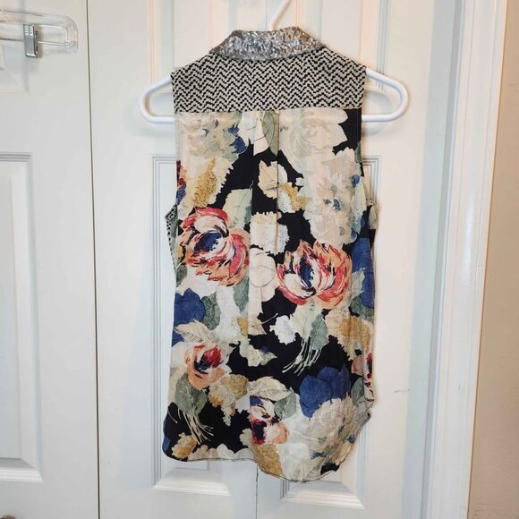 Elizabeth and James Black and White Sleeveless Blouse - Picture 8 of 12